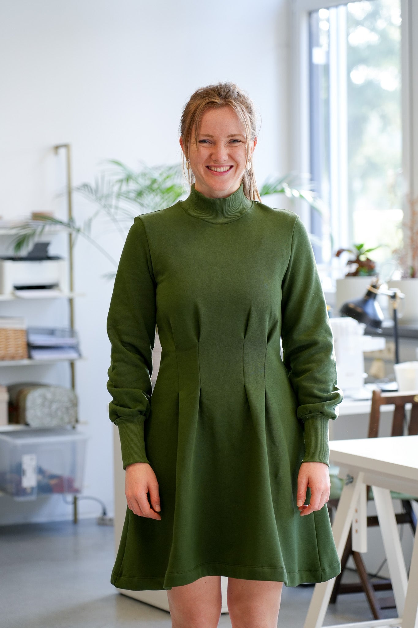 Figurbetontes Sweatkleid in Green Khaki