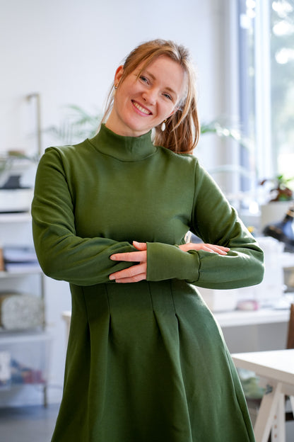 Nachhaltiges Winterkleid in dunklem Grünton