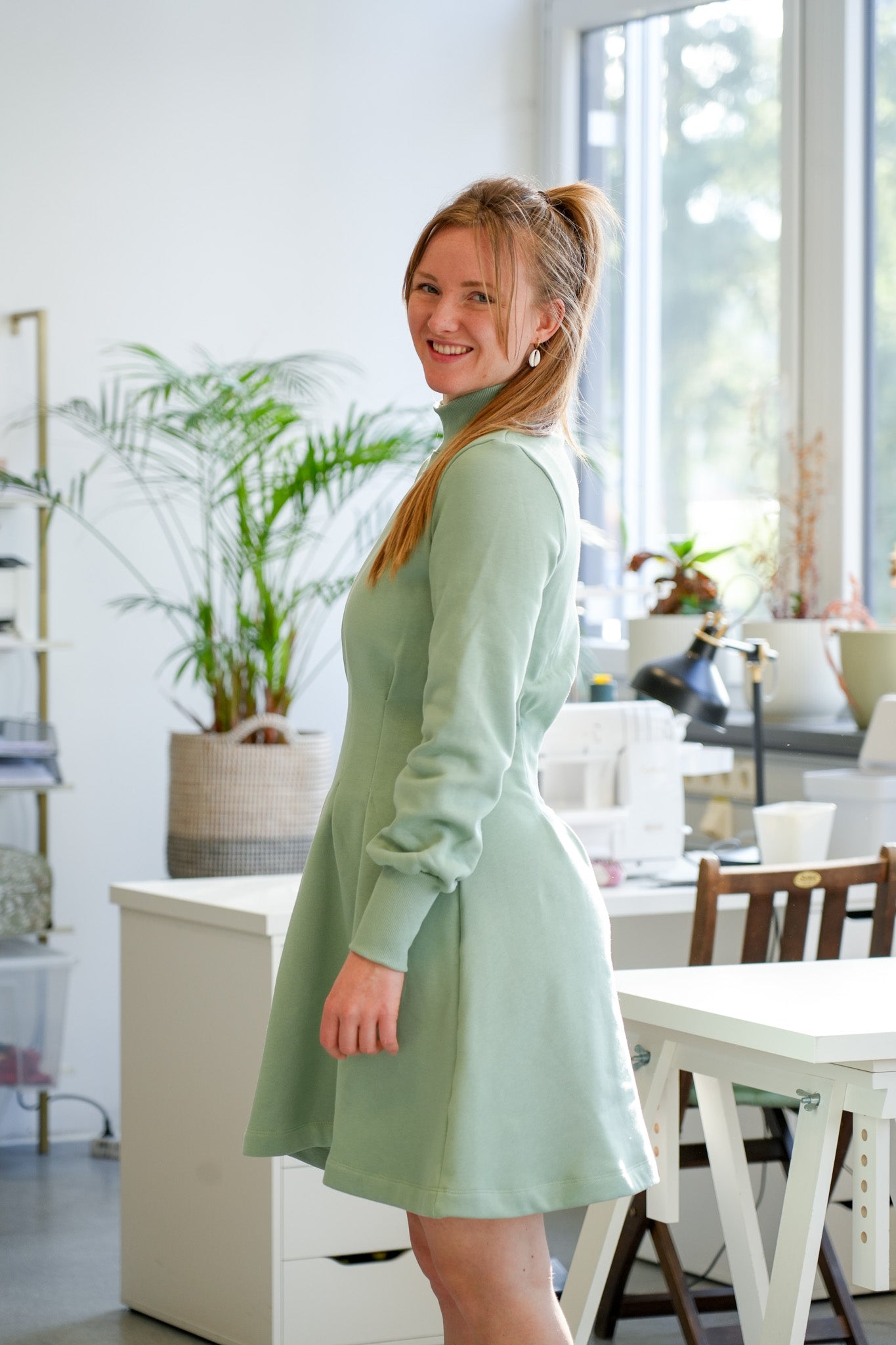 Figurbetontes Sweatkleid in zartem Mintton