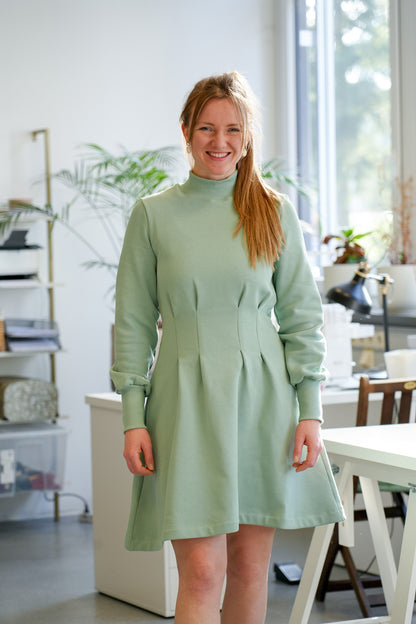 Fair produziertes Kleid in Sage Green für Herbst