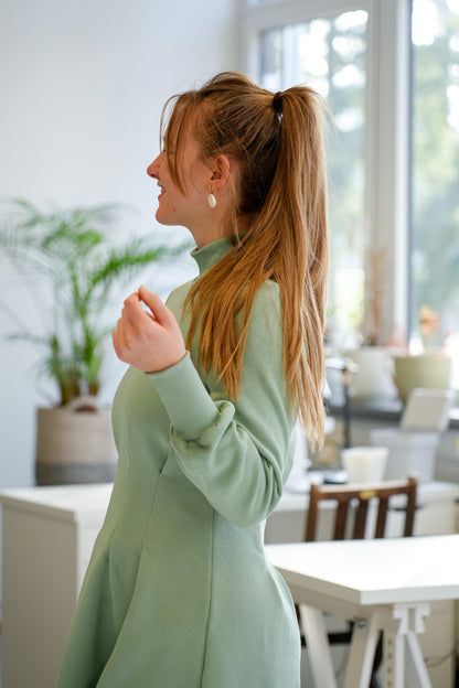 Knielanges Kleid in Pastellgrün aus Bio-Baumwolle