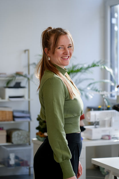Stylischer Kurzpullover in gedecktem Grünton