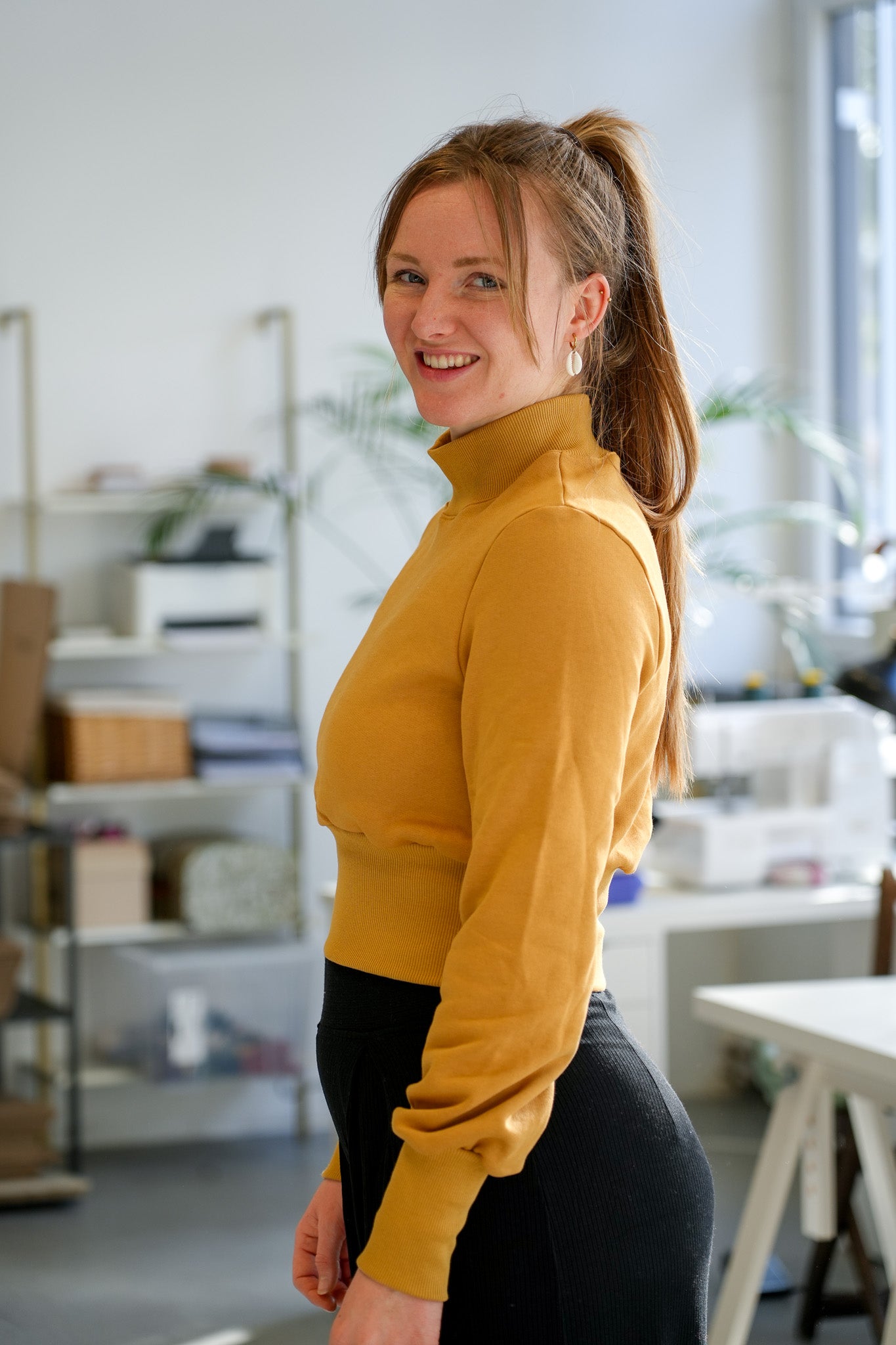 Nachhaltiger Damenpulli in warmem Senfton