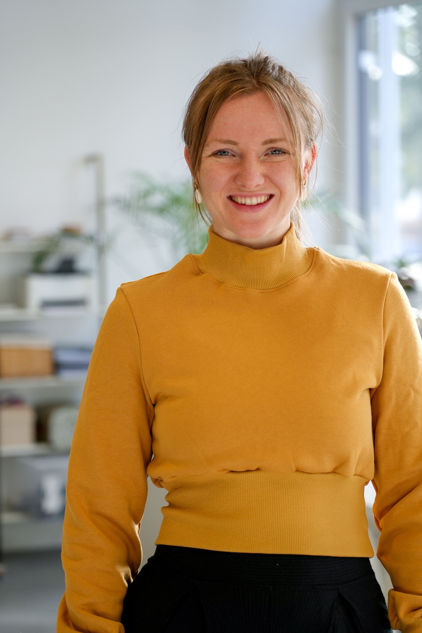 Lässiger Damenpullover in Gelb für High-Waist-Outfits