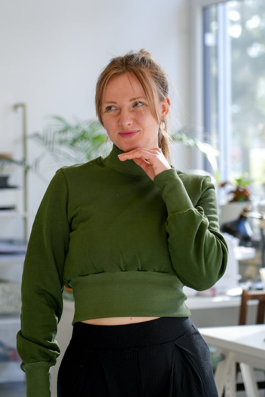 Nachhaltiger Damenpulli in Waldgrün aus Bio-Baumwolle