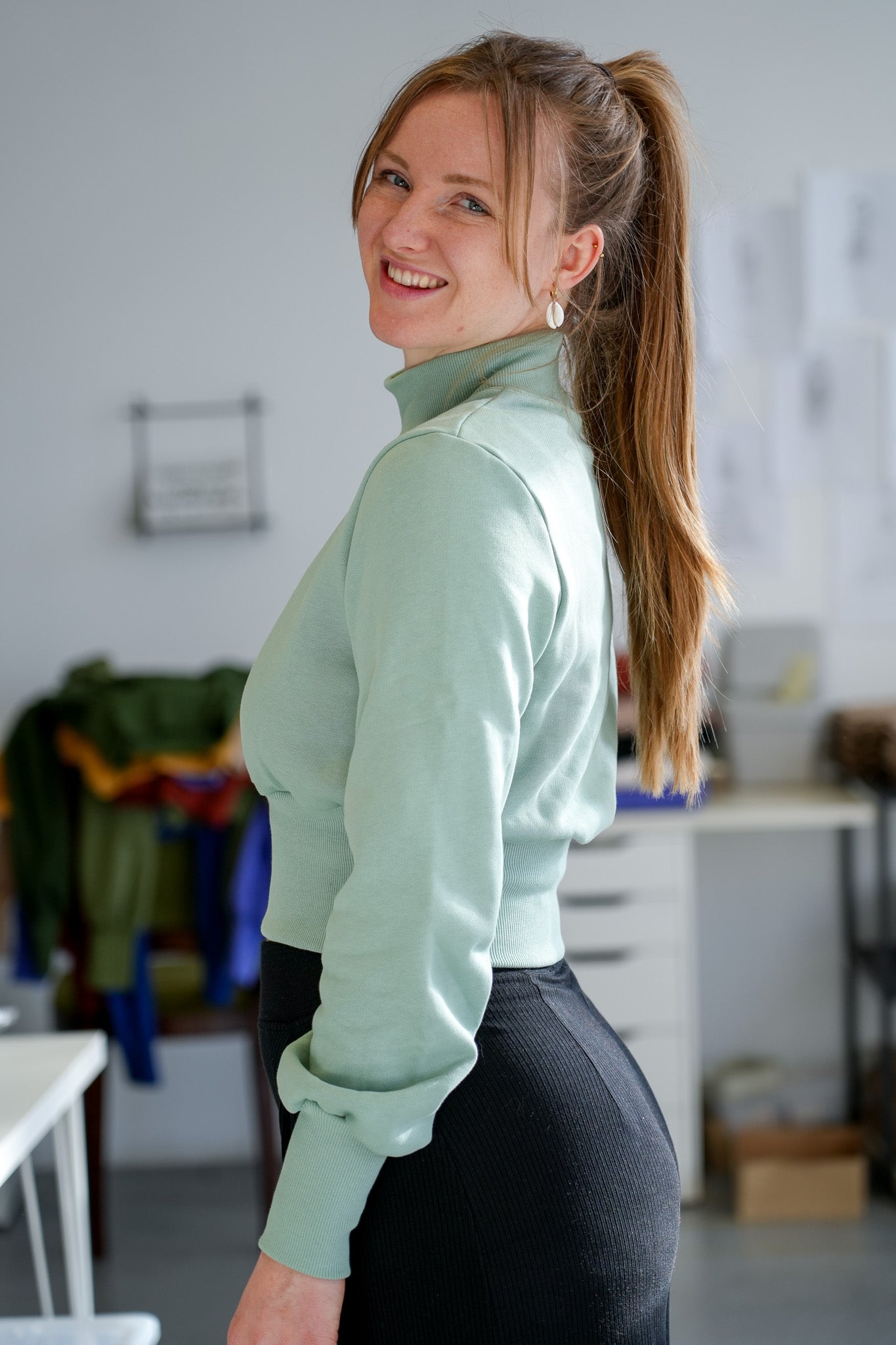 Mintfarbener Cropped Pullover mit Rollkragen