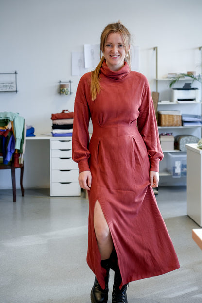 Fair produziertes Maxikleid in warmem Rostrot