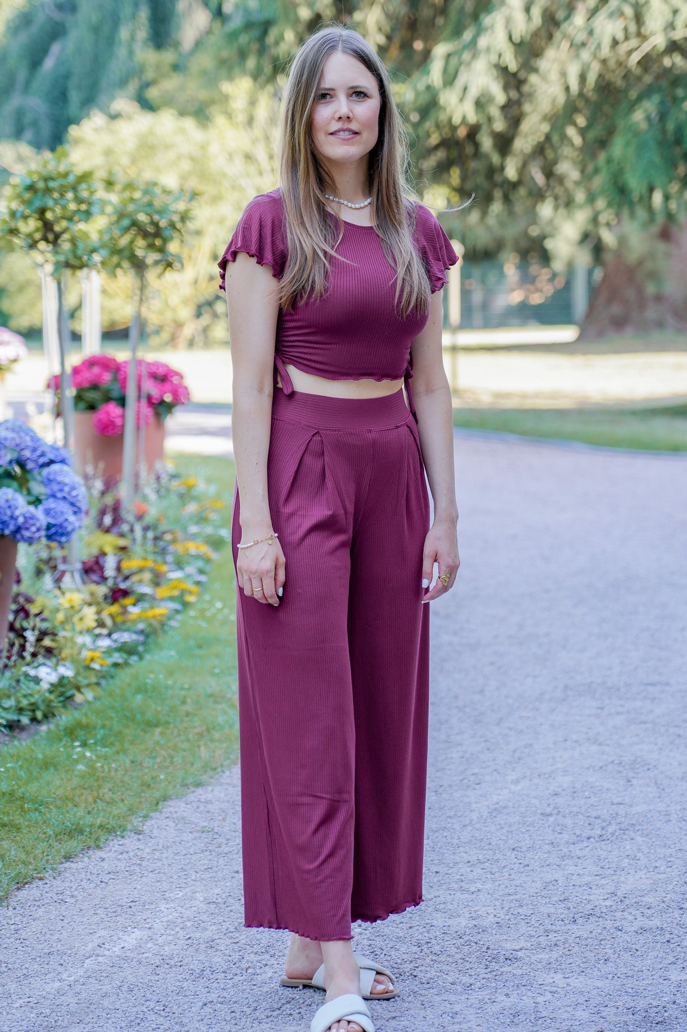 Burgunderrote High-Waist-Hose aus weichem Tencel