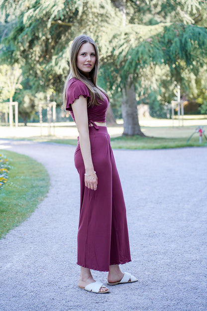 Figurfreundliche High-Waist-Hose in Burgunderrot