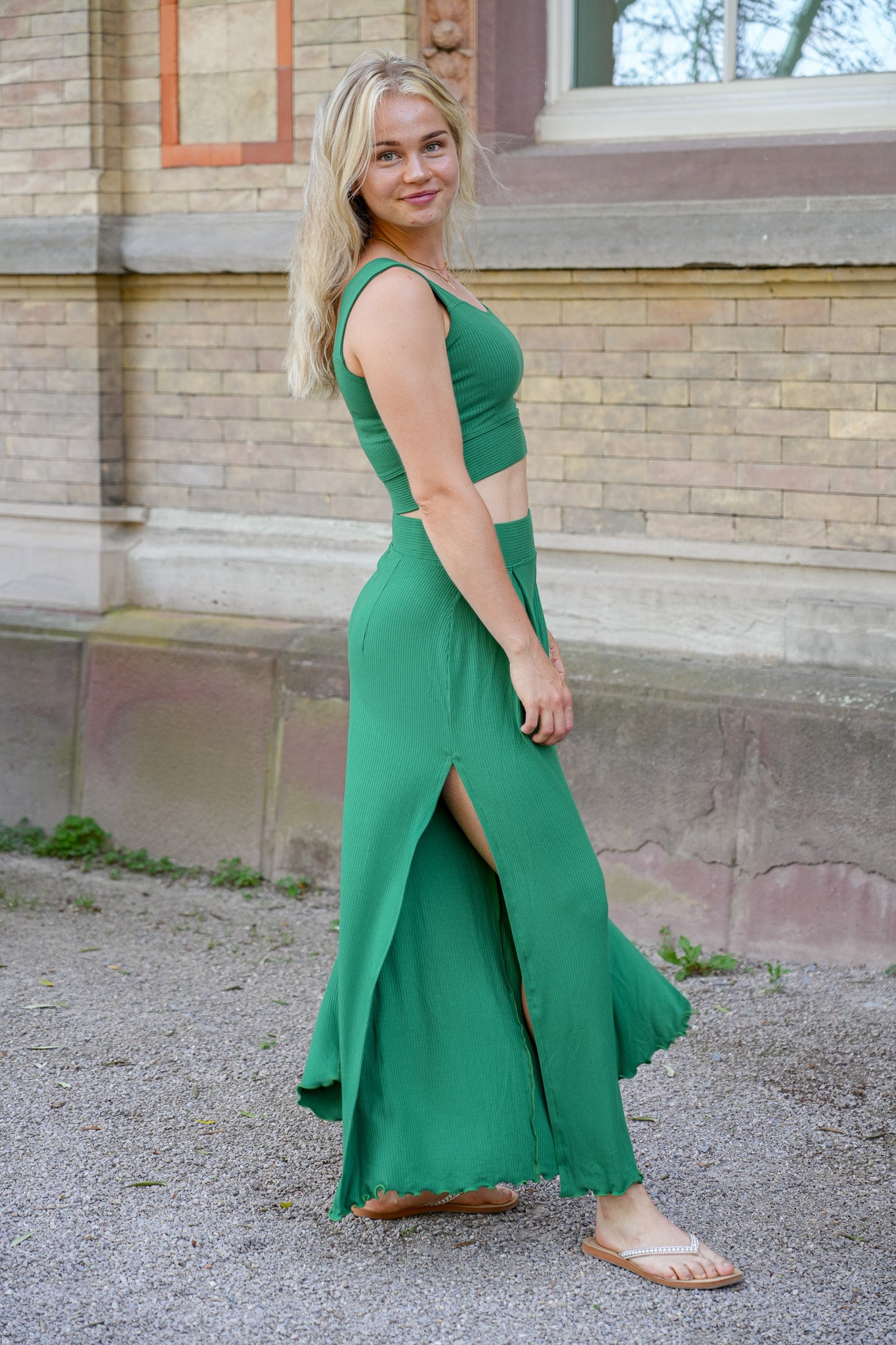 Weite Damenhose mit Seitenschlitzen