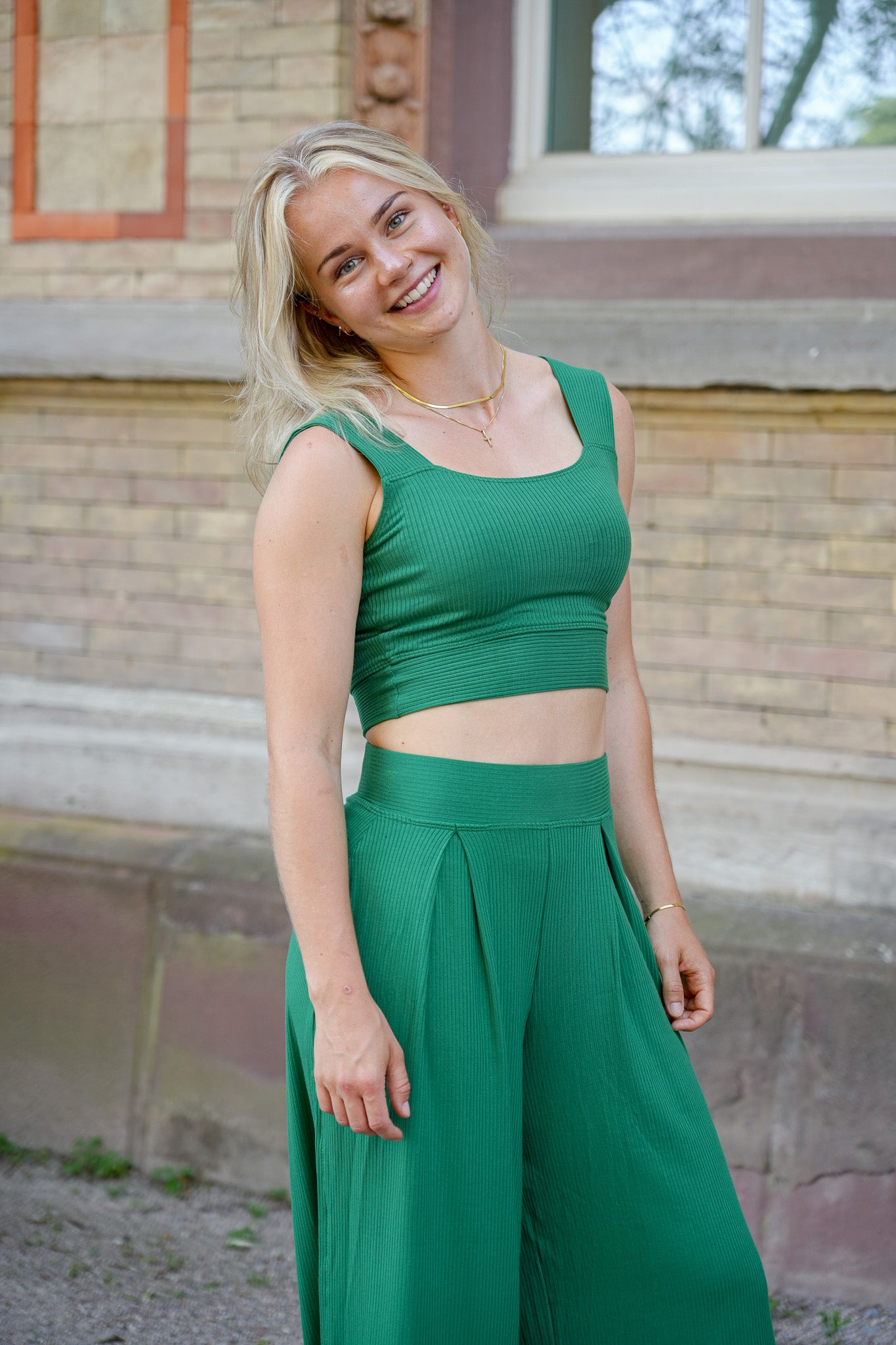 Figurbetontes Crop Top in kräftigem Grün