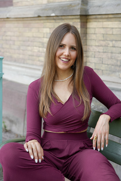 Feminin geschnittener Pulli in Pinot