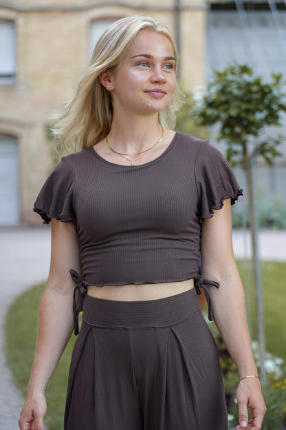 Luftiges Crop Shirt in warmem Braunton