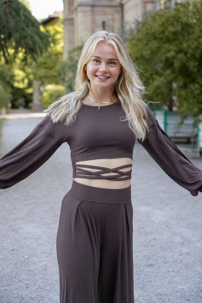 Leichter Damenpulli mit modernem Design