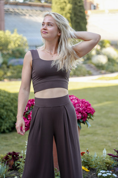 Sommerliches Crop Top mit breiten Trägern
