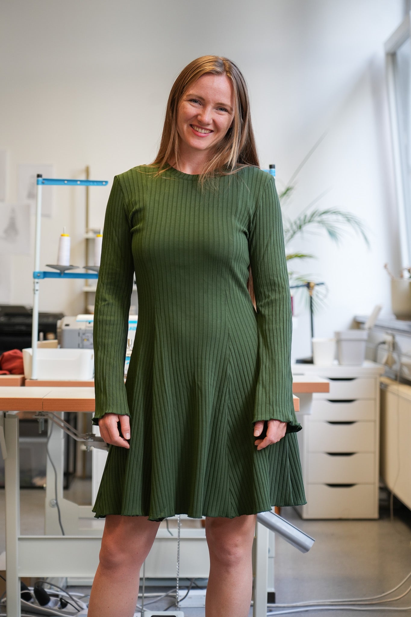 Winterkleid aus Strickstoff und Bio Baumwolle für Damen in Khaki 