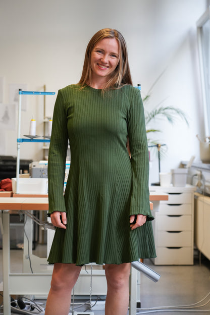 Winterkleid aus Strickstoff und Bio Baumwolle für Damen in Khaki 