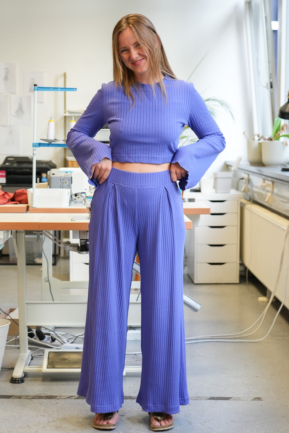 Damen Crop Pullover in Violet Blue aus Bio Baumwolle