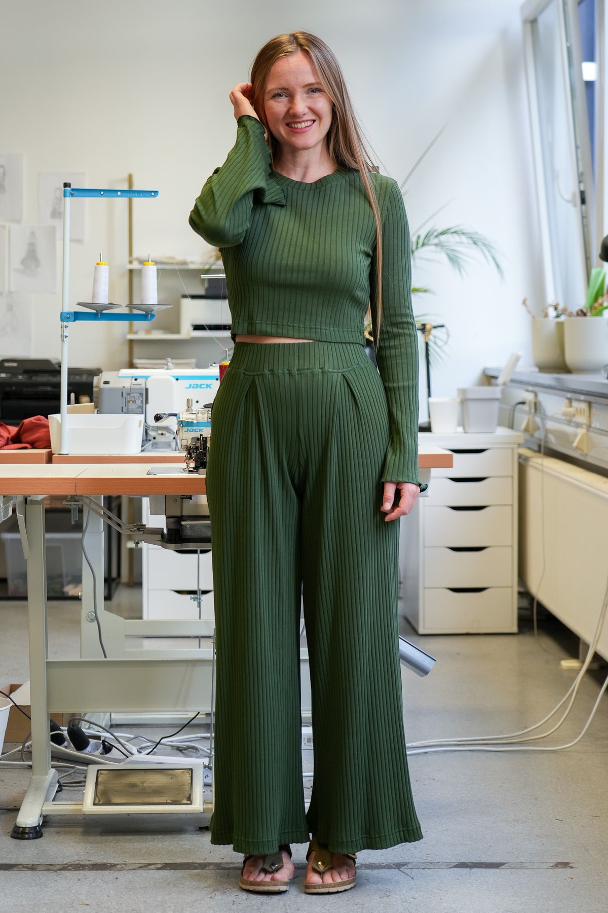 Moderne High Waist Strickhose für Damen in Khaki aus Bio Baumwolle