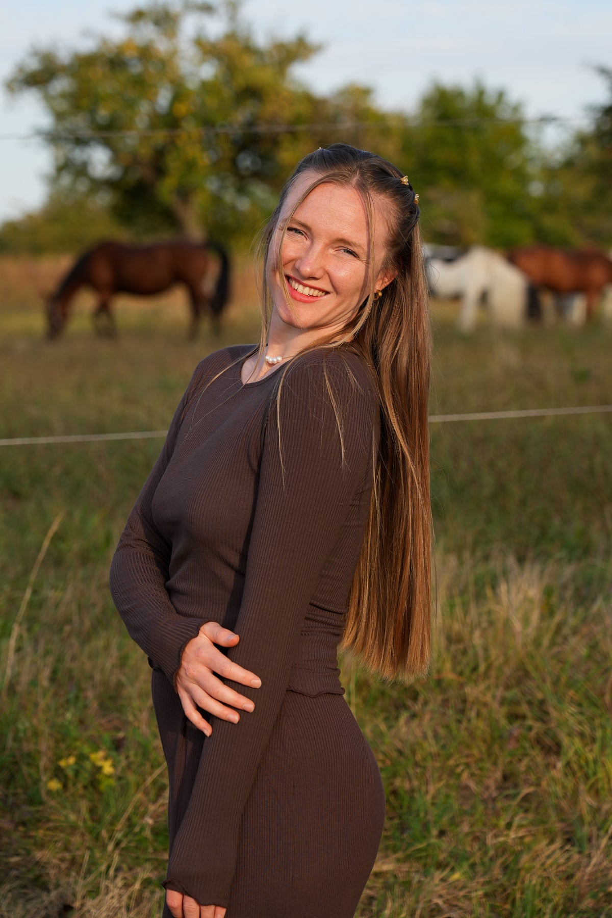 Weiches Langarm Oberteil in warmem Braun aus 95 % TENCEL™ Modal als bequemes Basic für jede Jahreszeit