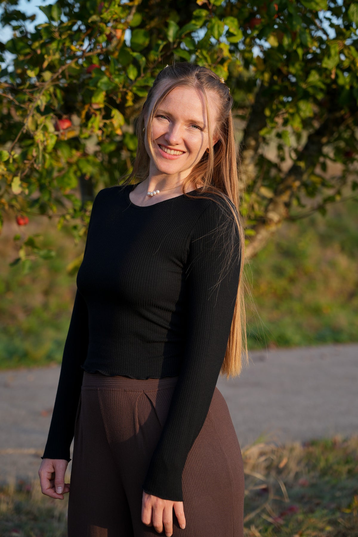 Lässiges Basic Oberteil Fair Fashion in schwarz aus geripptem und sehr weichem Stoff aus TENCEL™ Modal  
