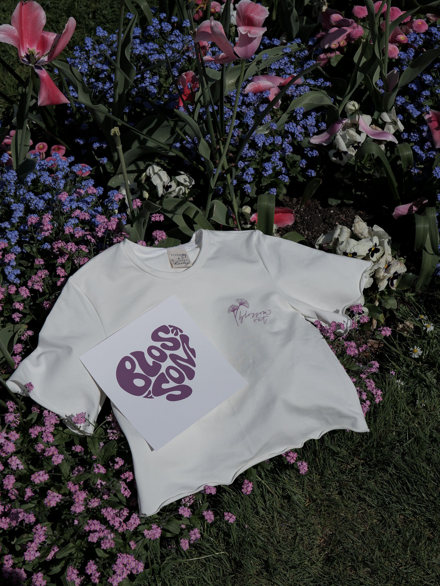 Nachhaltiges Crop T-Shirt für den Sommer für Damen mit passendem Kunstdruck 