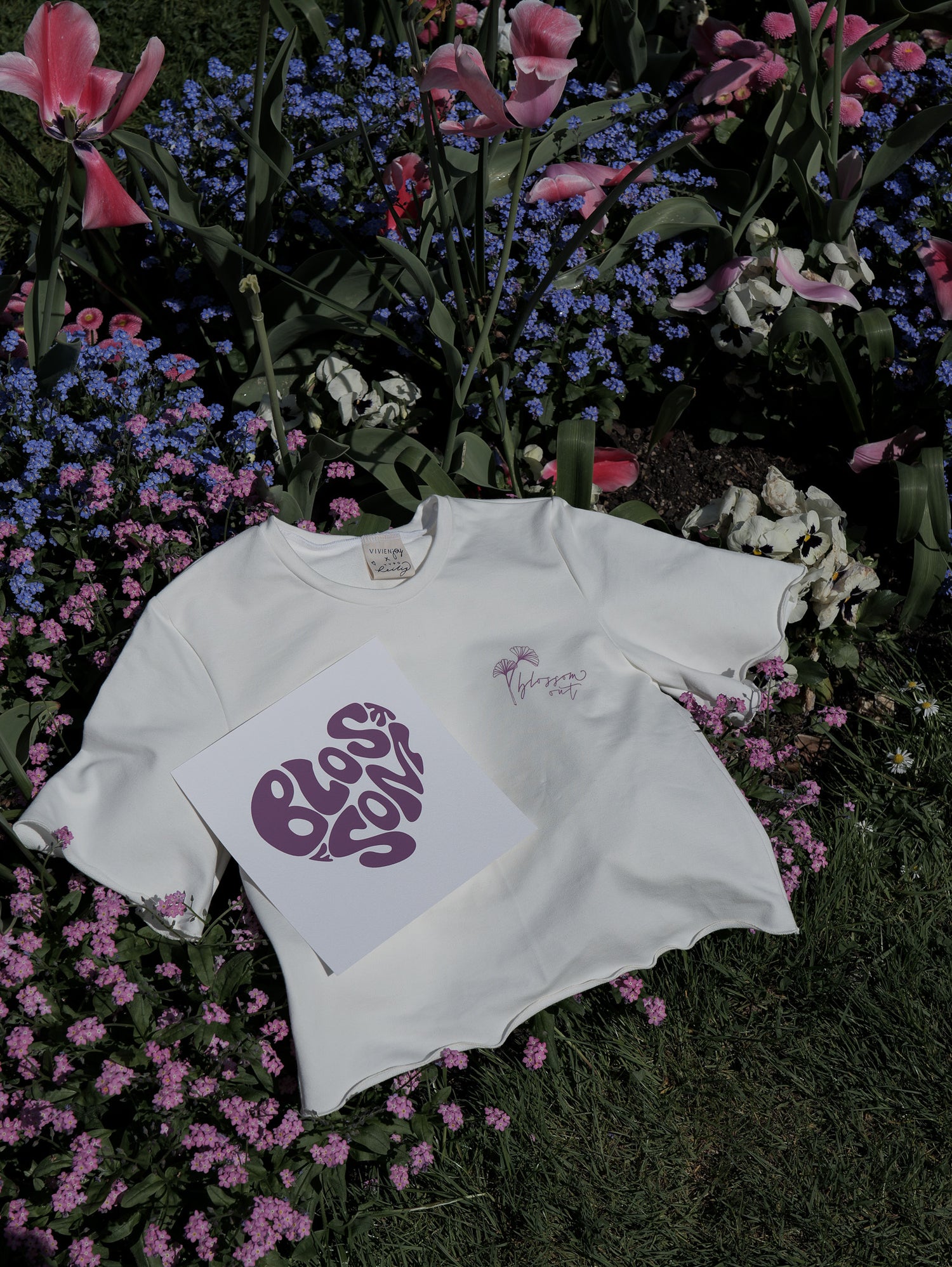 Nachhaltiges Crop T-Shirt für den Sommer für Damen mit passendem Kunstdruck 