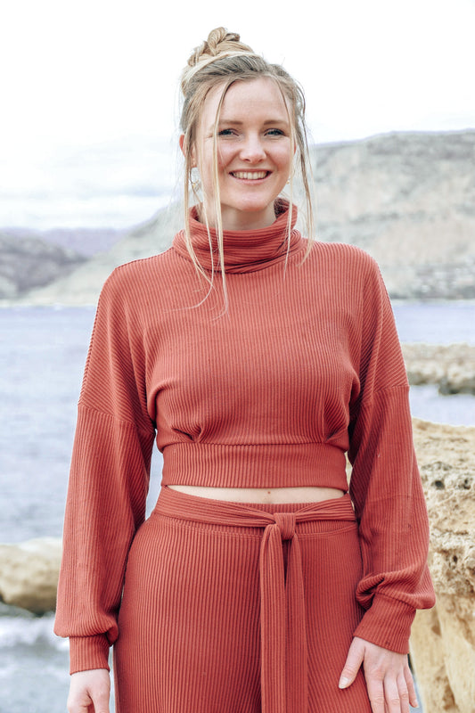 Crop Pullover für den Herbst und Winter 2023 voll im Trend in diesem wunderschönem Rotton