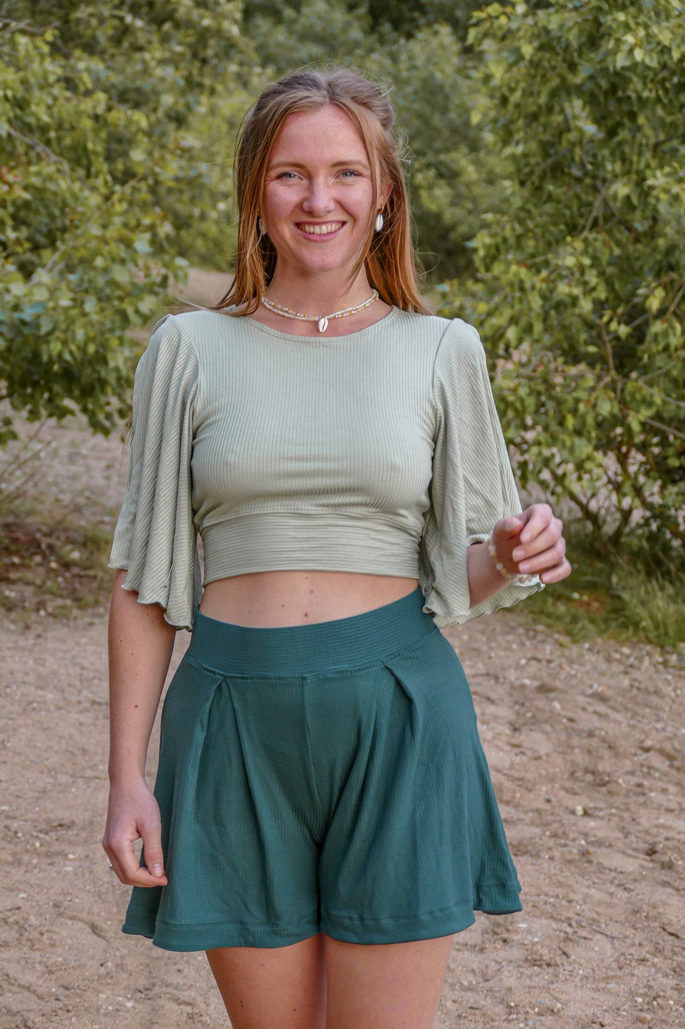 Sommerliches traniges und modernes Crop Top zum Binden für Damen aus nachhaltigem Stoff