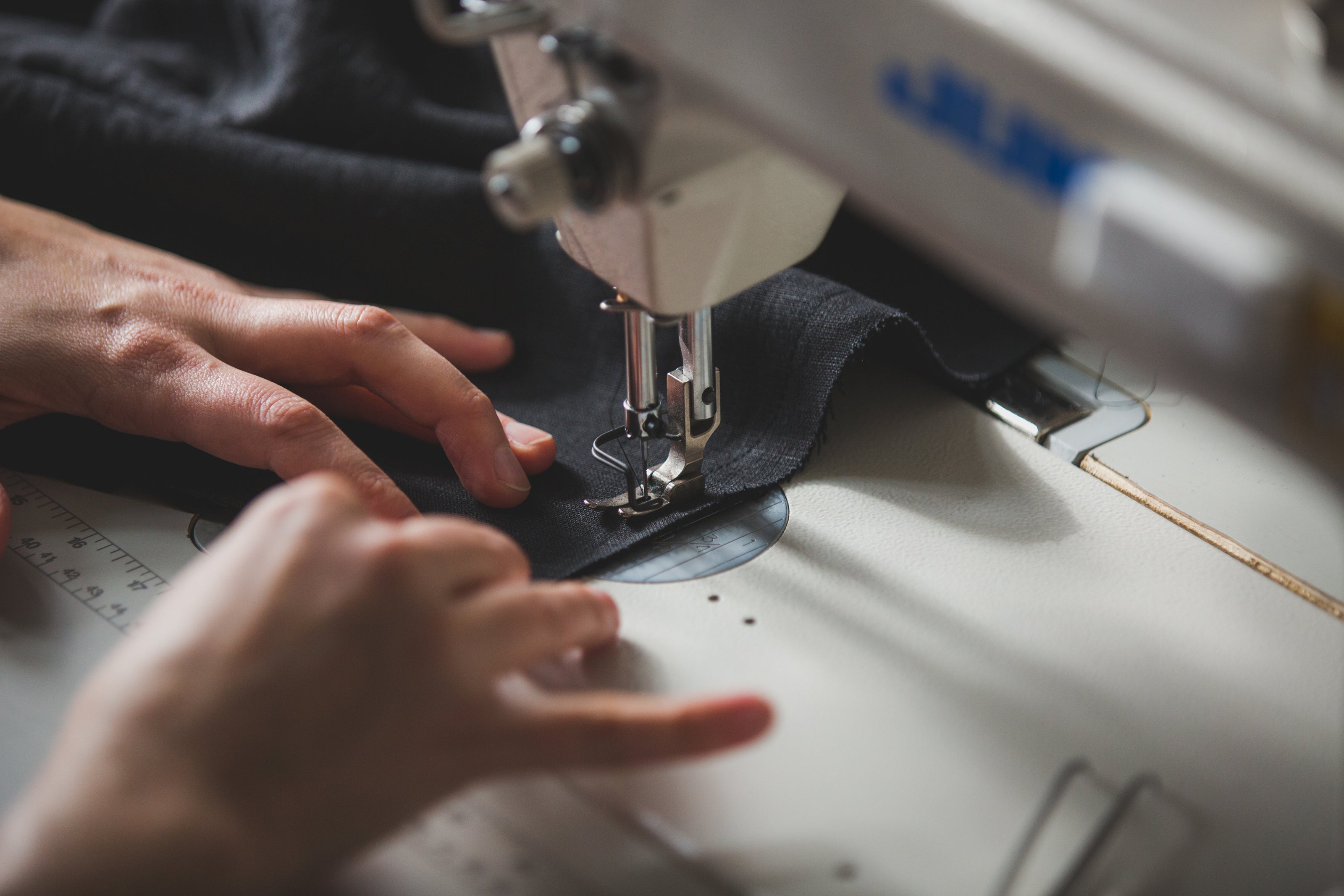 Nachhaltiger Fashion Store in der Karlsruher Innenstadt mit handgenähten und handgemachten Produkten von lokalen Designern