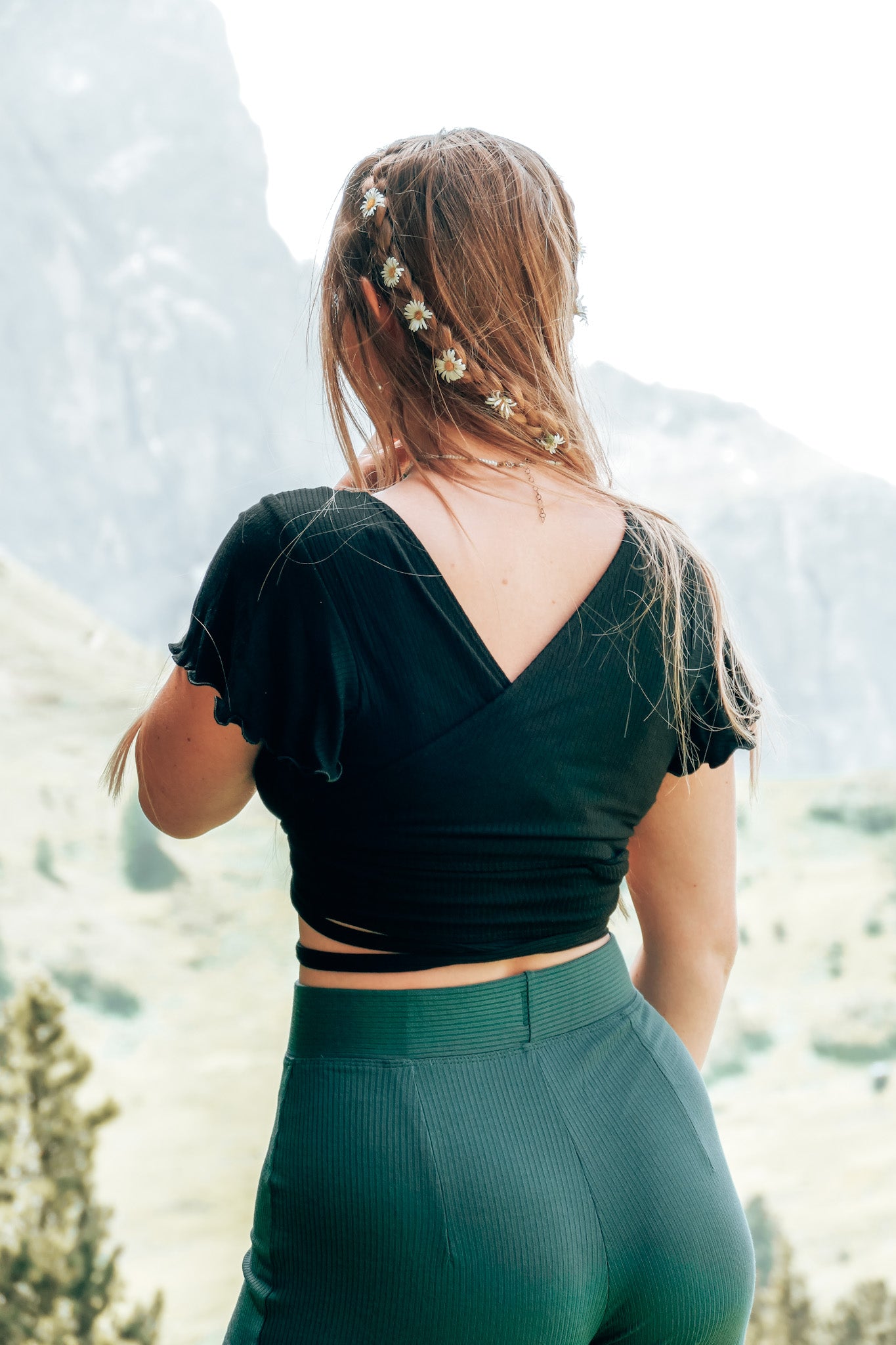 Schönes Crop Top zum Wickeln im Trend in schwarz