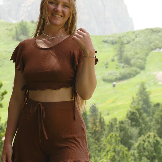 Fair produziertes und weiches Crop Top zum kombinieren für ein trendiges Zweiteiler Outfit