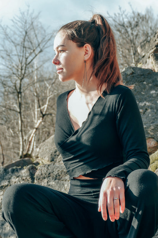 Gemütlicher Pullover für den Sommer mit Rüschen und Rippstoff
