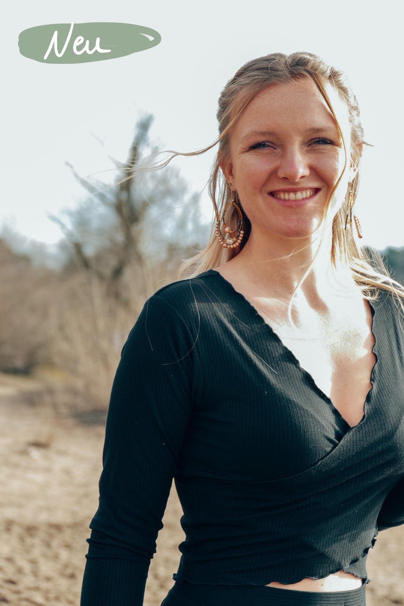 Nachhaltiger Crop-Pulli mit Wickeloptik in schwarz
