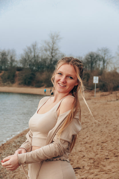 Strickjacke für Damen für den Sommer aus nachhaltigem und beigefarbigen Stoff