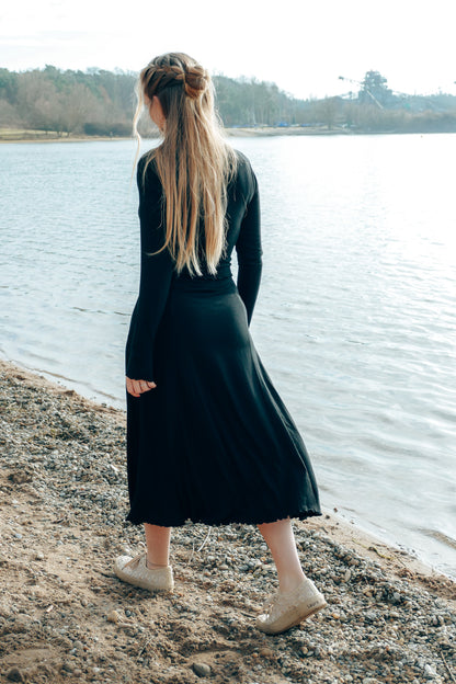High Waist Rock für den Sommer aus einem schwarzen Strickstoff