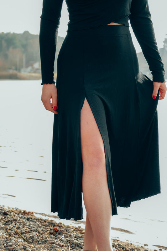 Gemütlicher Rock für den Sommer aus schwarzem Tencel Stoff