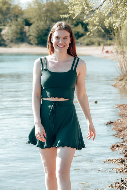 Nachhaltige Comfy Shorts als Zweiteiler und Loungewear Set in dunkel grün