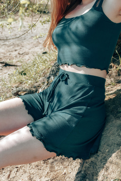 Gerippte Sommershorts aus bequemem Stoff in grün