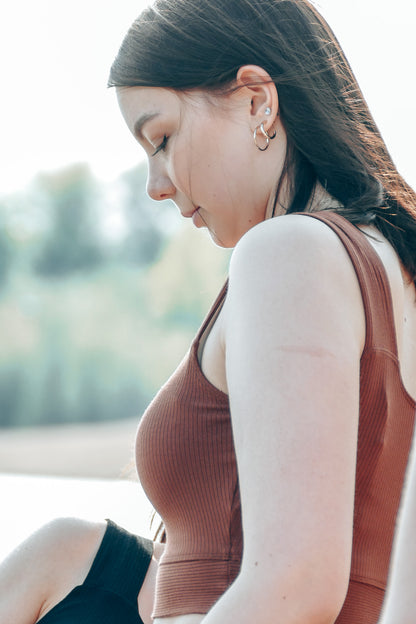 Sommerliches und geripptes Crop Top aus nachhaltigem Stoff für Yoga und Reisen