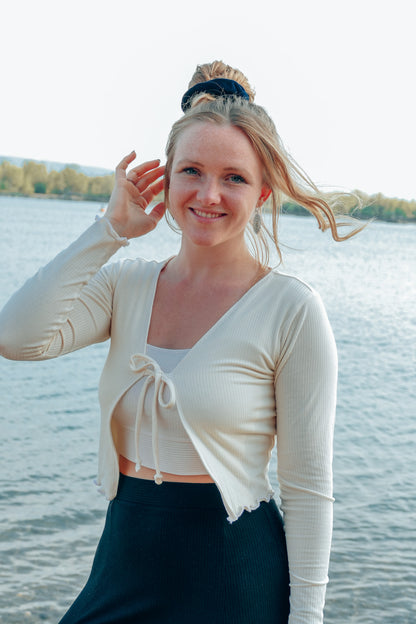 Crop Strickjacke passend zur Loungewear und anderen Zweiteiler in weiß