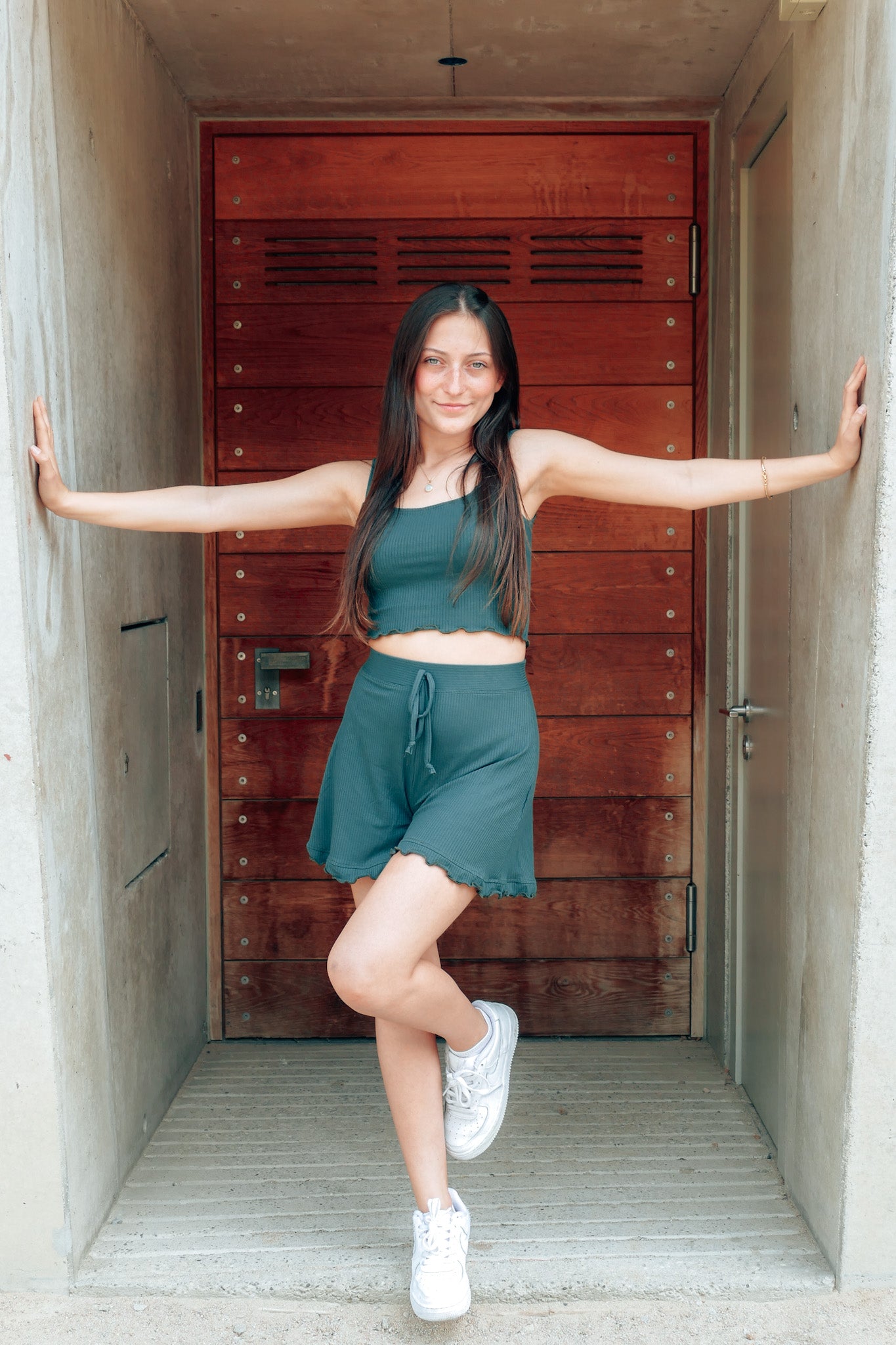 Gemütliche und hochgeschnittene Shorts mit Schleife und Rüschen in dunklem Grün