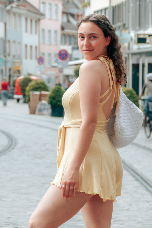 Jumpsuit mit überkreuztem Rückenausschnitt in luftigem Stoff für den Sommer