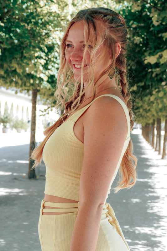 Hellgelbes Top für den Sommer in Crop Länge für Loungewear Schick