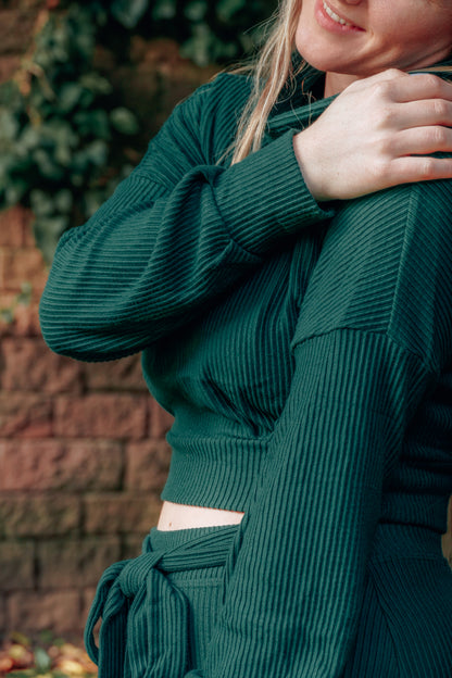 Fair produzierter Rollkragenpullover mit Ballonärmeln und breiten Bündchen am Ärmel aus gemütlichem Stoff