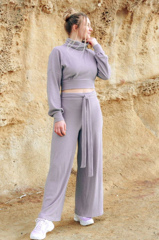 High Waist Wide Leg Pants in digital Lavender aus nachhaltigem geripptem Stoff