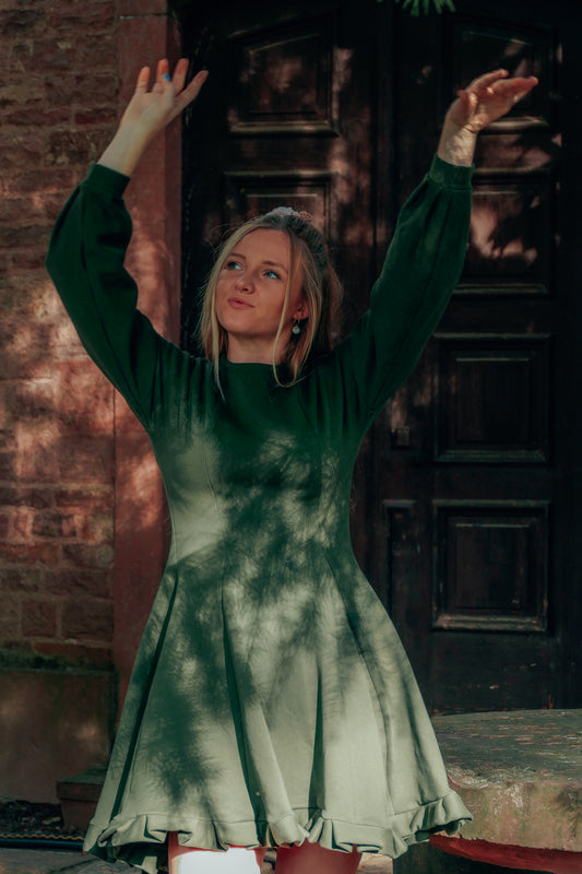 Mädchenhaftes Herbstkleid aus Bio Baumwolle in khaki mit Rüschen